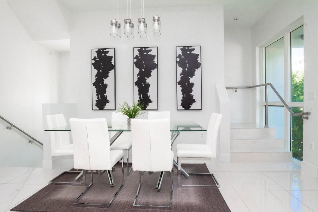 Across The Ocean Few Steps To Beach Contemporary Three Bedroom Townhouse Pompano Beach Kültér fotó