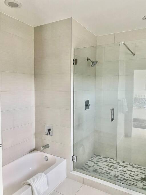 Across The Ocean Few Steps To Beach Contemporary Three Bedroom Townhouse Pompano Beach Kültér fotó