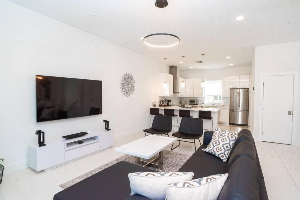 Across The Ocean Few Steps To Beach Contemporary Three Bedroom Townhouse Pompano Beach Kültér fotó