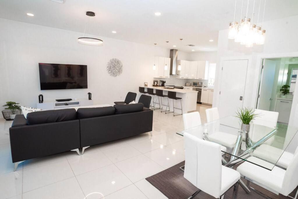 Across The Ocean Few Steps To Beach Contemporary Three Bedroom Townhouse Pompano Beach Kültér fotó