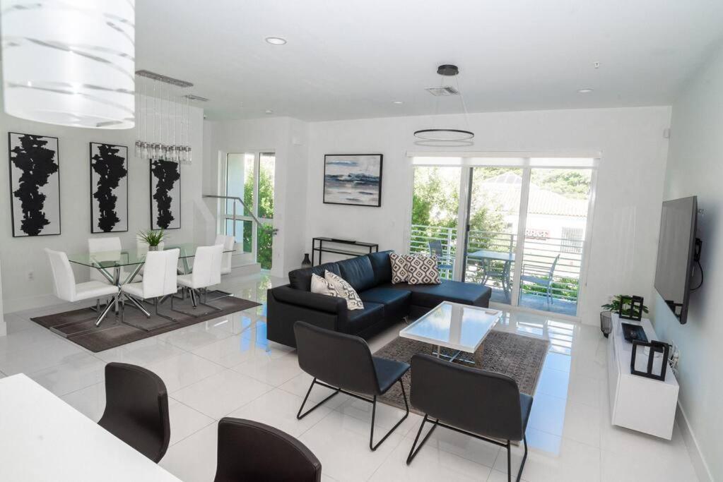 Across The Ocean Few Steps To Beach Contemporary Three Bedroom Townhouse Pompano Beach Kültér fotó