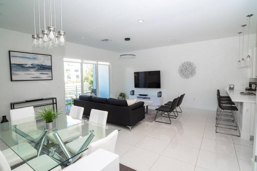 Across The Ocean Few Steps To Beach Contemporary Three Bedroom Townhouse Pompano Beach Kültér fotó