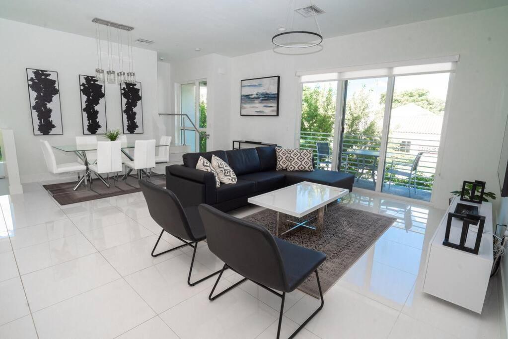 Across The Ocean Few Steps To Beach Contemporary Three Bedroom Townhouse Pompano Beach Kültér fotó