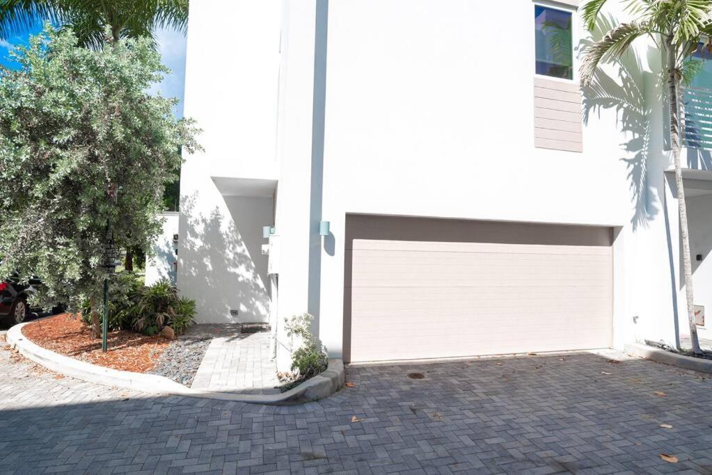 Across The Ocean Few Steps To Beach Contemporary Three Bedroom Townhouse Pompano Beach Kültér fotó