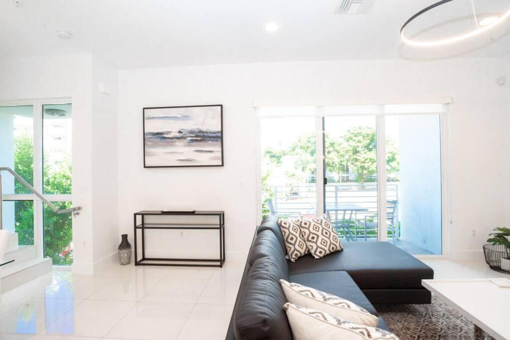Across The Ocean Few Steps To Beach Contemporary Three Bedroom Townhouse Pompano Beach Kültér fotó