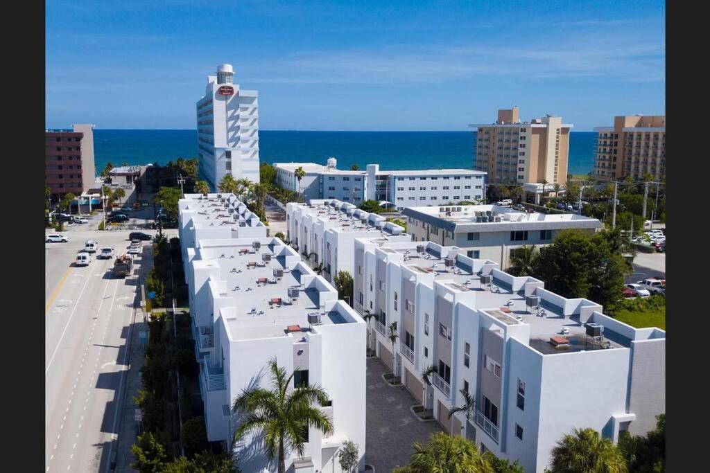 Across The Ocean Few Steps To Beach Contemporary Three Bedroom Townhouse Pompano Beach Kültér fotó
