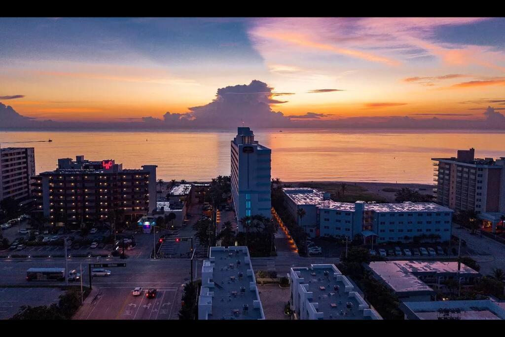 Across The Ocean Few Steps To Beach Contemporary Three Bedroom Townhouse Pompano Beach Kültér fotó