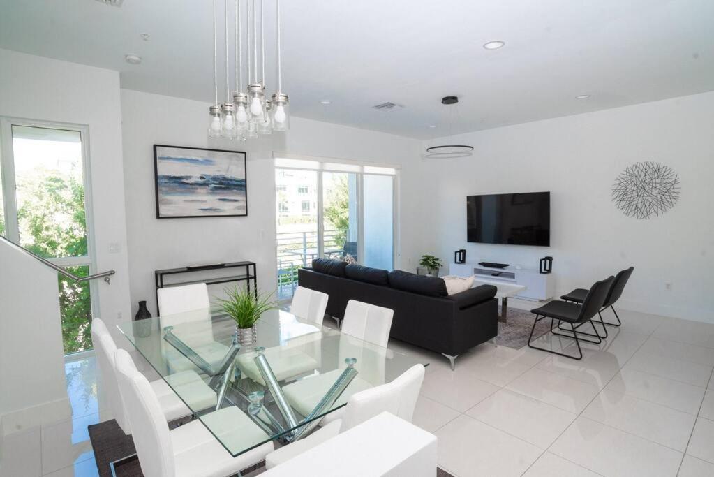 Across The Ocean Few Steps To Beach Contemporary Three Bedroom Townhouse Pompano Beach Kültér fotó
