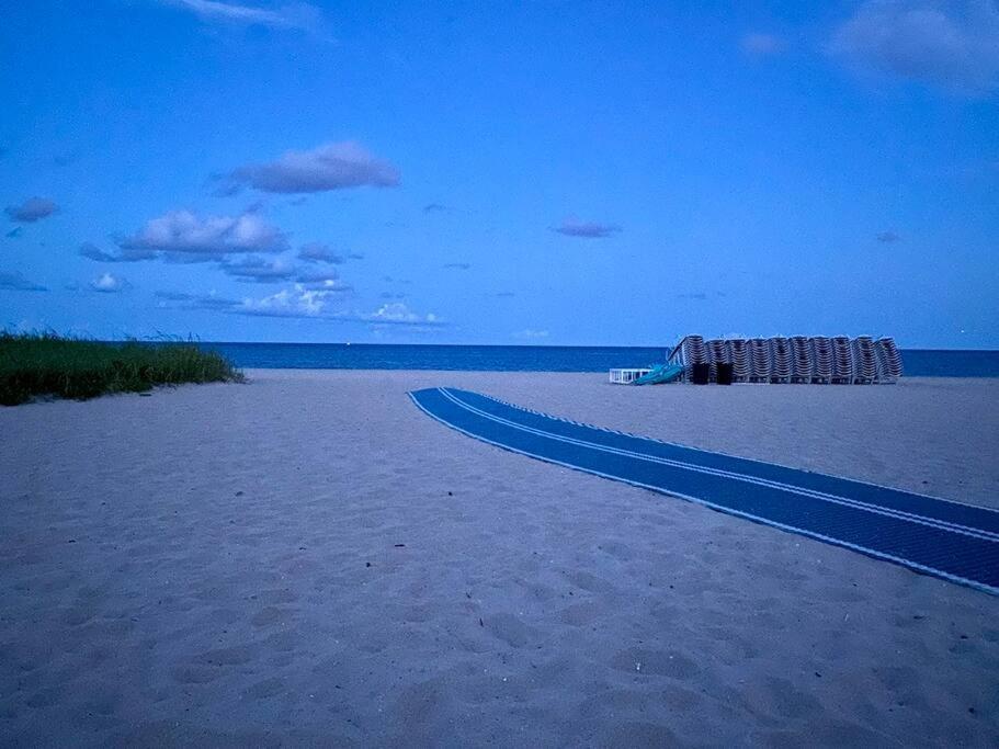 Across The Ocean Few Steps To Beach Contemporary Three Bedroom Townhouse Pompano Beach Kültér fotó