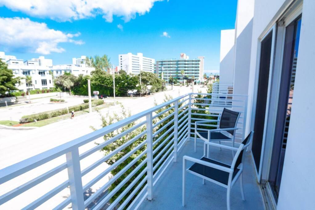 Across The Ocean Few Steps To Beach Contemporary Three Bedroom Townhouse Pompano Beach Kültér fotó